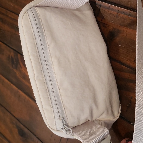 NWOT white opal everywhere belt bag - Picture 7 of 10